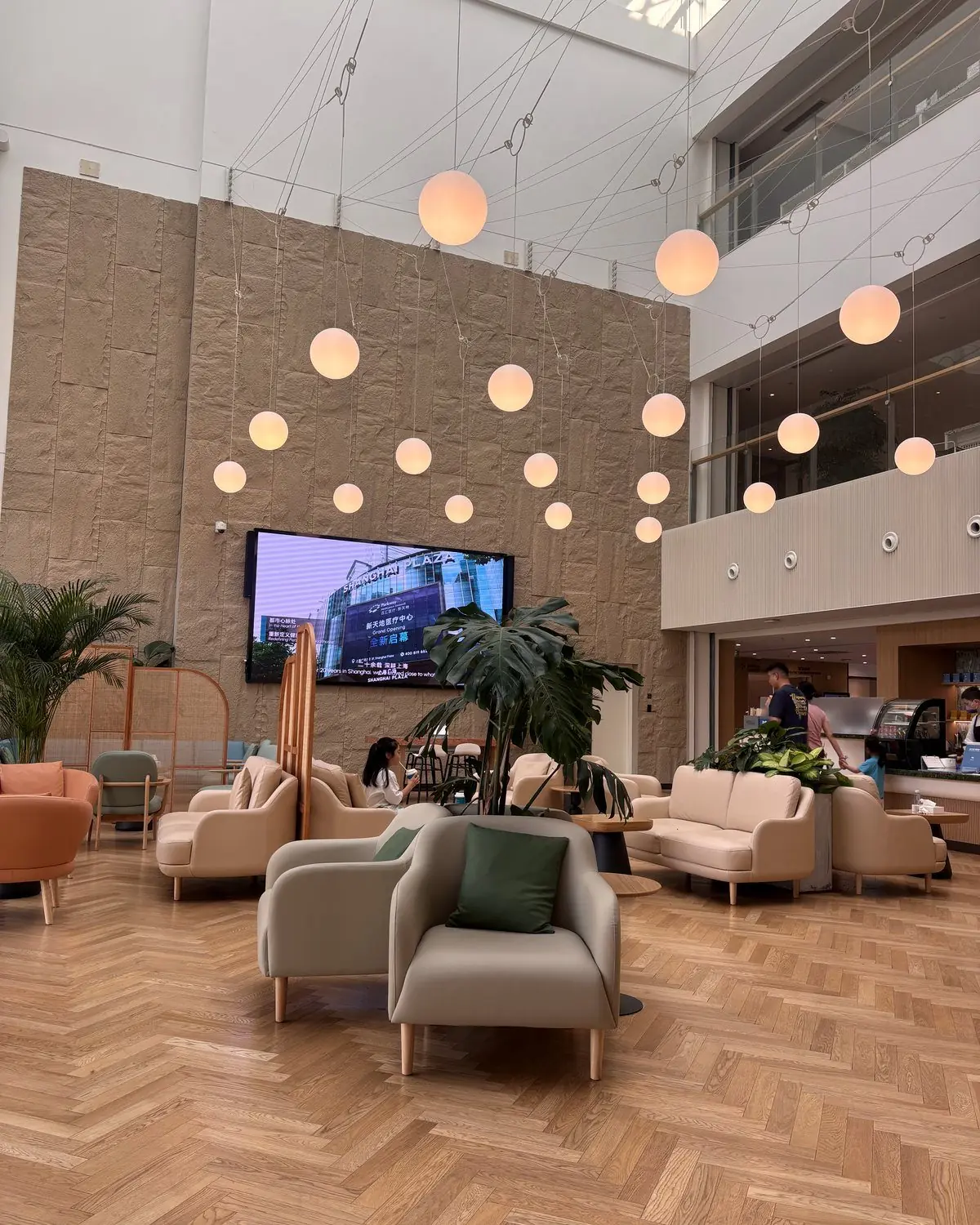 A light-filled wellness lounge in Shanghai where families are received