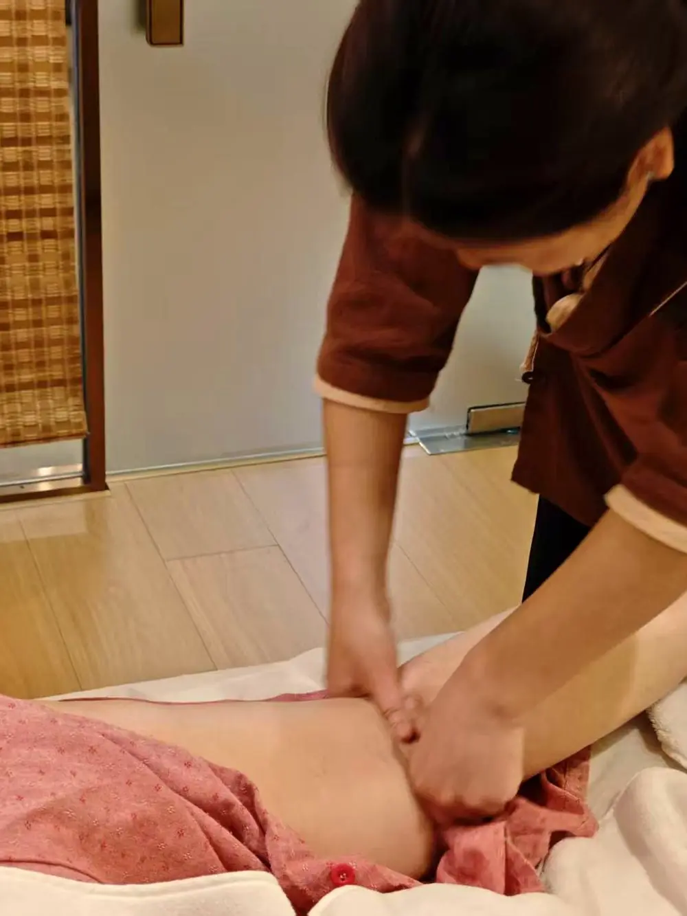 A practitioner performing meridian massage during a heritage wellness session